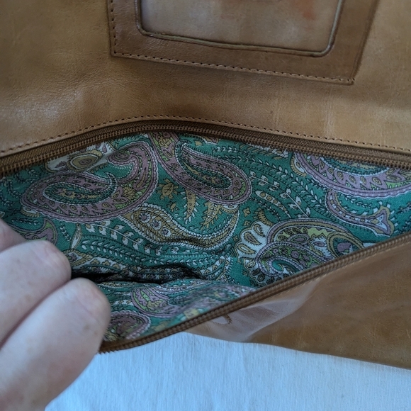 Hobo Camel Tan Leather Clutch Wallet Bag - Picture 7 of 13